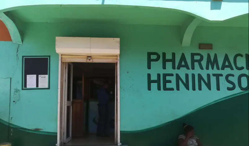 Pharmacie HENINTSOA cover